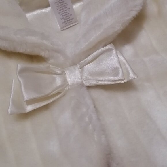 Luxurious and Elegant Faux Fur & Satin Girl's Bolero Jacket - Picture 4 of 8